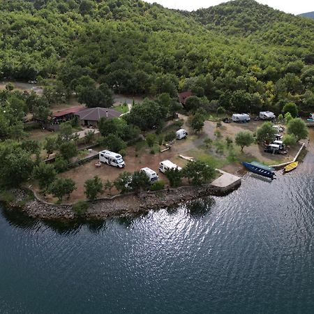 Agora Farmhouse Koman Экстерьер фото