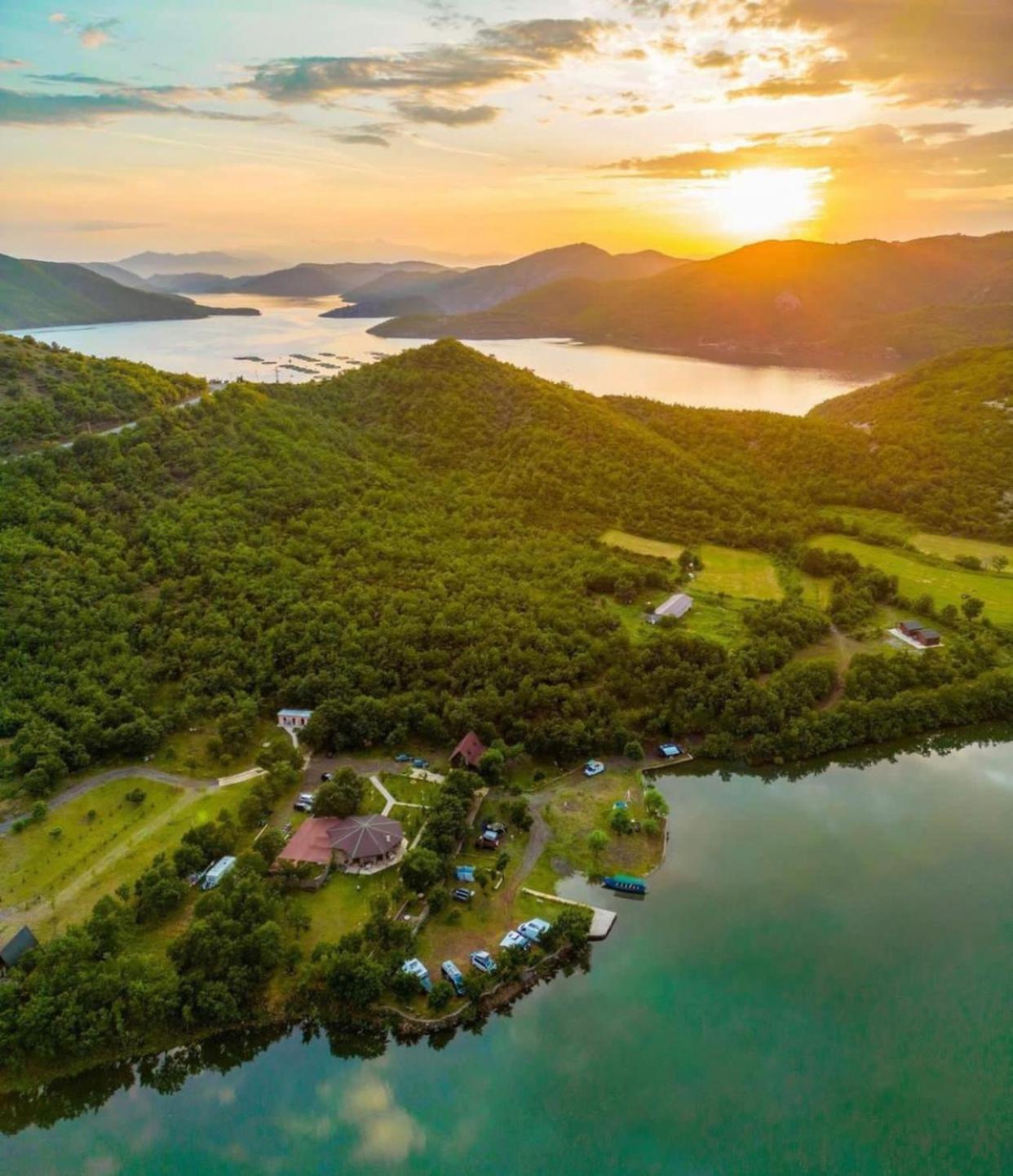 Agora Farmhouse Koman Экстерьер фото